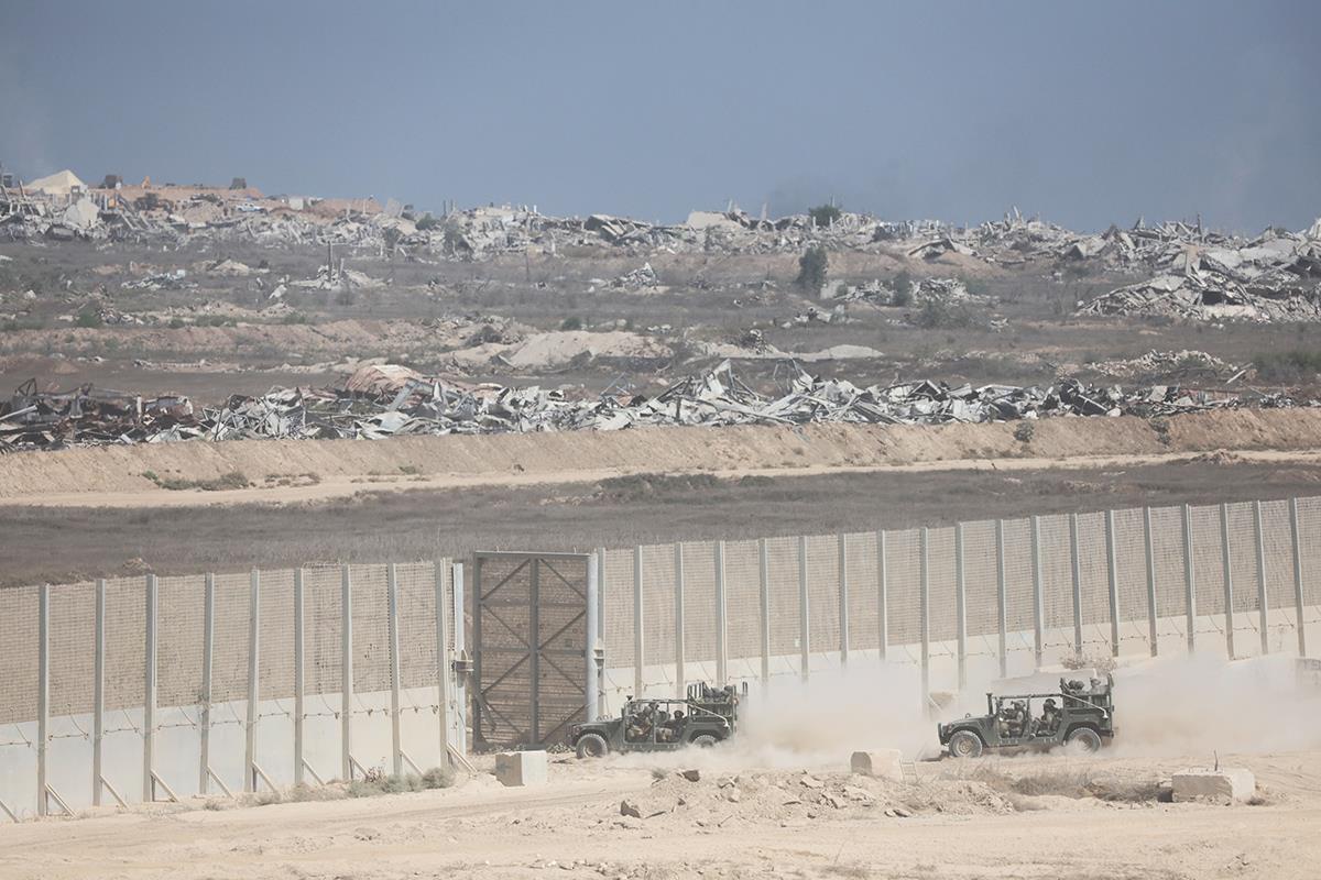 mina04 EPA Abir Sultan.jpg