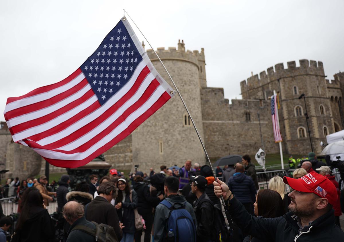 mina01 EPA Neil Hall.jpg