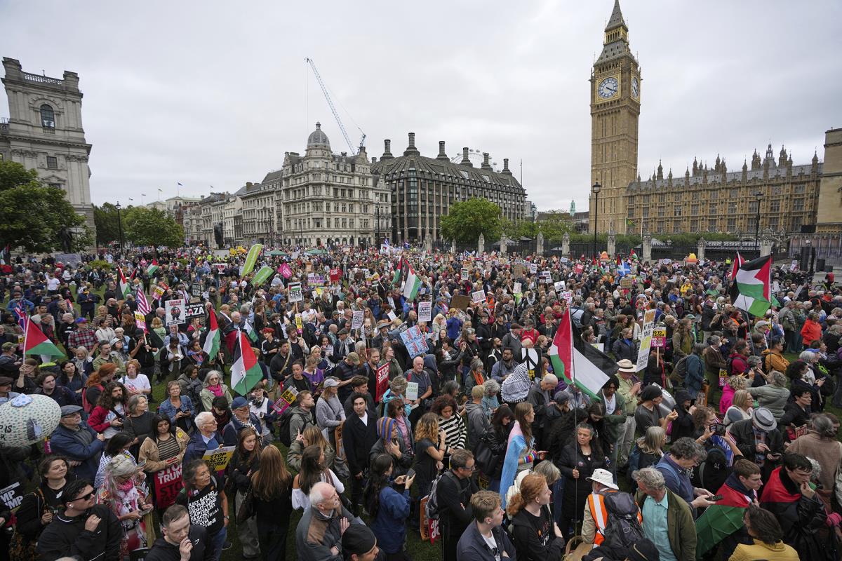 trump06 AP Kin Cheung copy.jpg