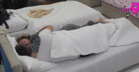 Ivan i Sara se mazili ispod pokrivača