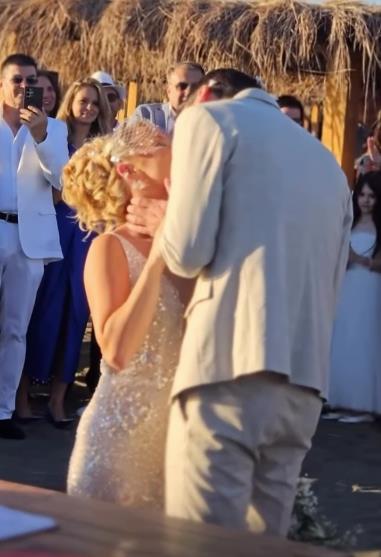 Bojana Đurašković i Marko Milošević venčali se na plaži (2).png