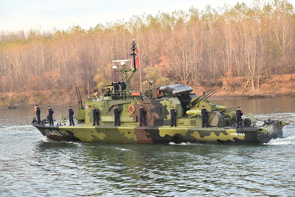 Rečni višenamenski brod tipa 341.jpg