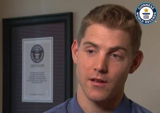 Likaso u plavoj košulji - krupan kadar.jpg