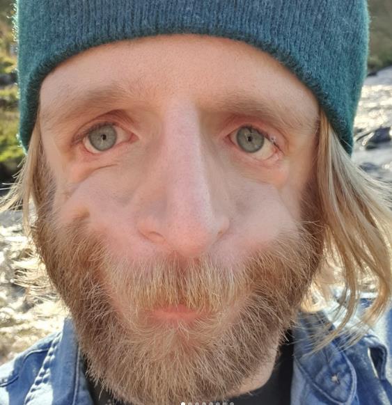 Džono Lankaster krupan plan lica.jpg