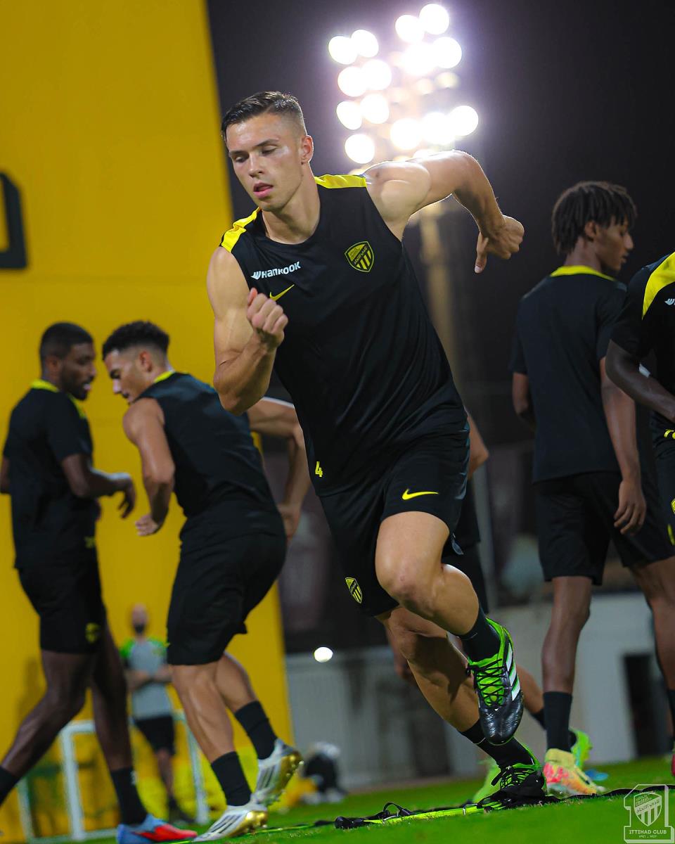 Simić tvrdi da zbog para nije otišao u Arabiju