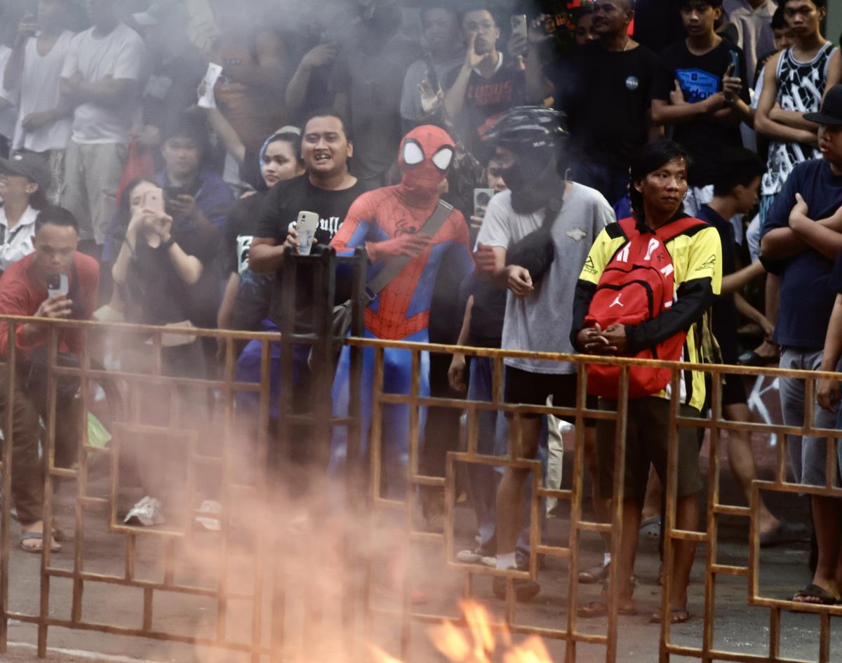 manila01 EPA Francis R Malasig.jpg