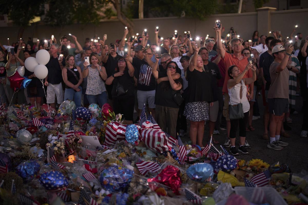 Kirk AP John Locher.jpg