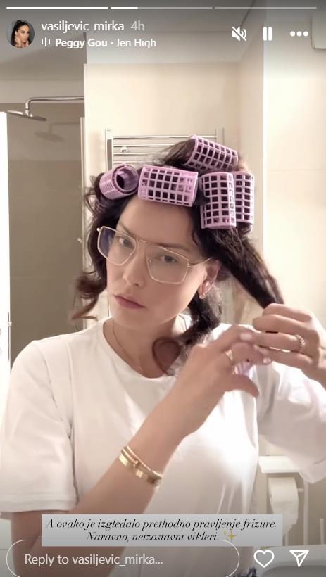 Mirka Vasiljević sa viklerima na glavi