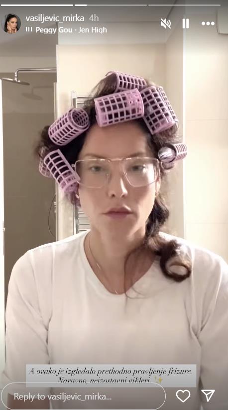 Mirka Vasiljević sa viklerima na glavi