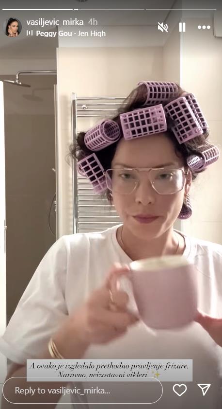 Mirka Vasiljević sa viklerima na glavi