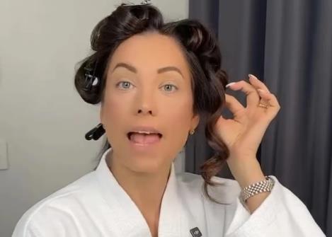 Mirka Vasiljević sa viklerima na glavi