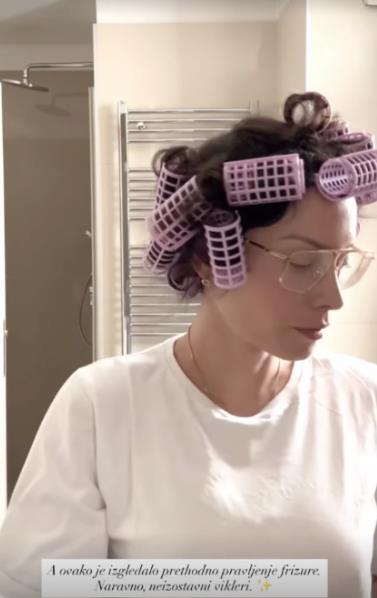 Mirka Vasiljević sa viklerima na glavi