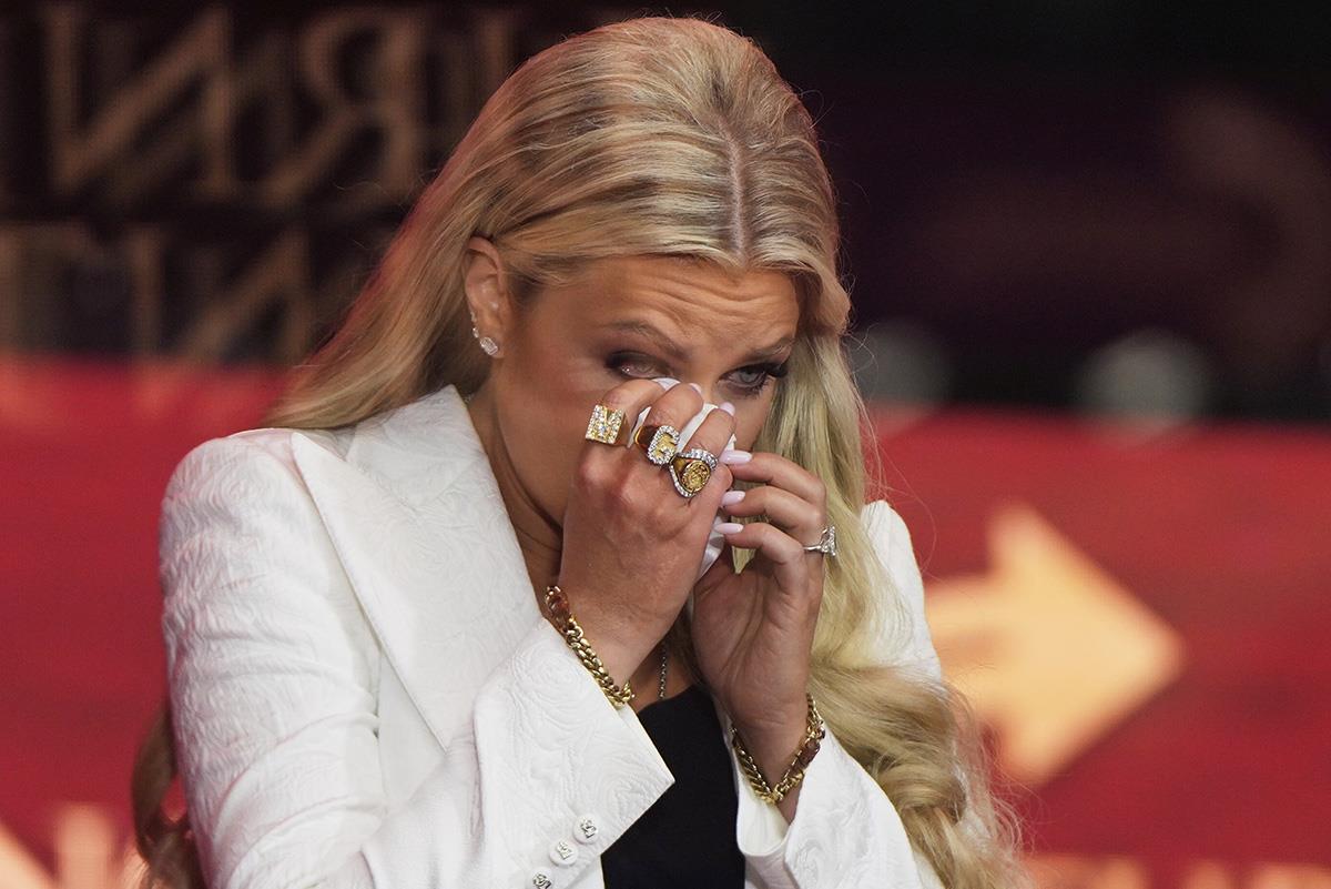 dara13 AP Julia Demaree Nikhinson.jpg