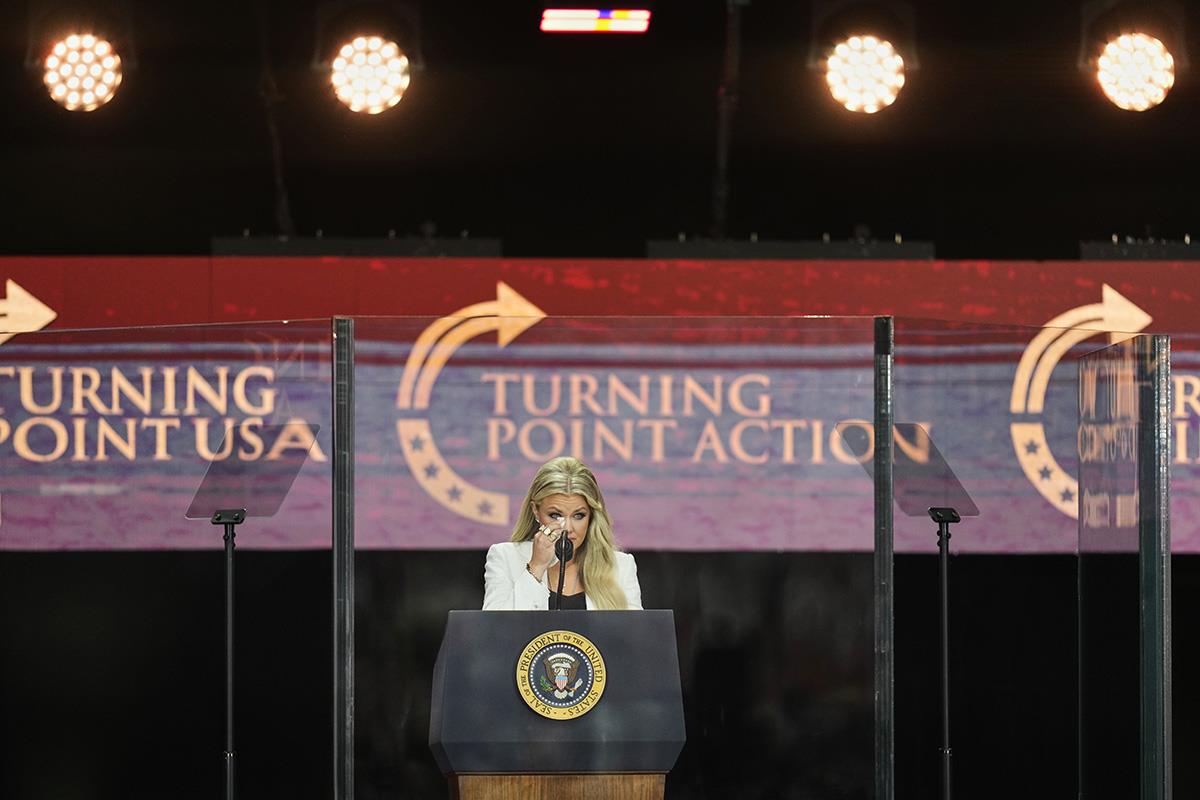 dara11 AP John Locher.jpg