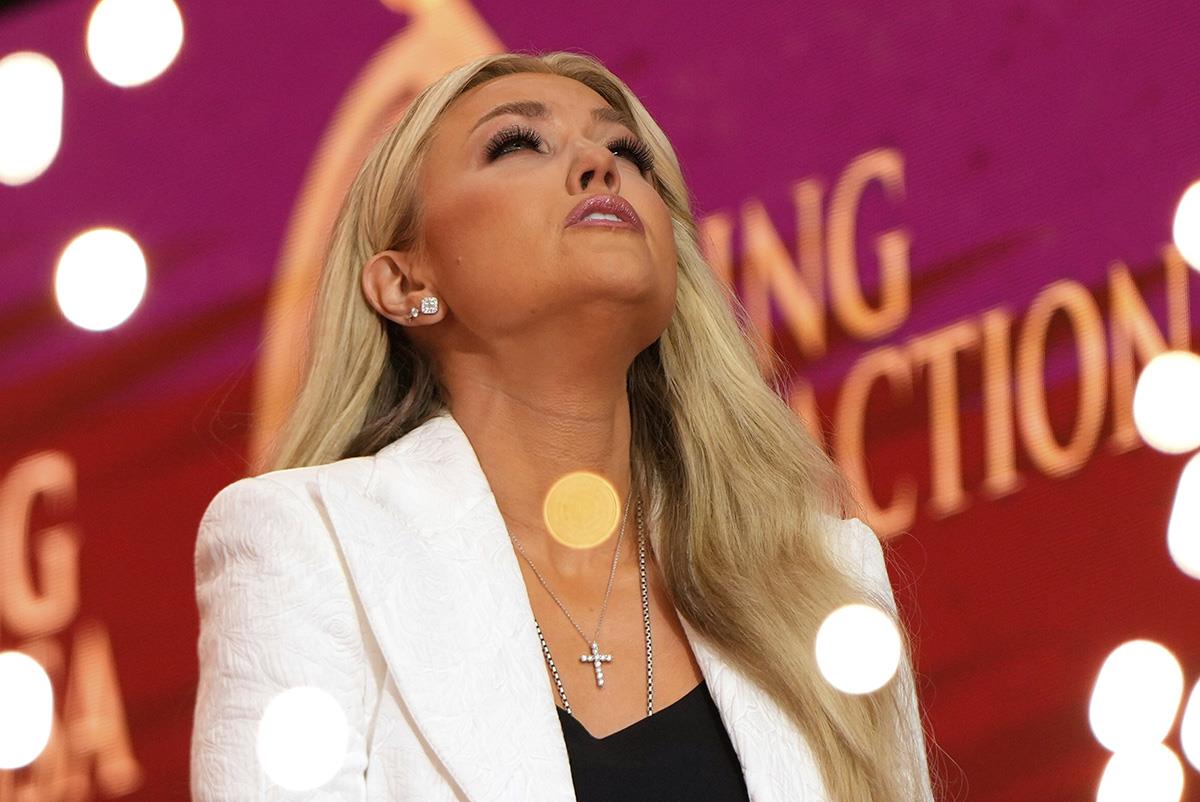 dara10 AP Julia Demaree Nikhinson.jpg