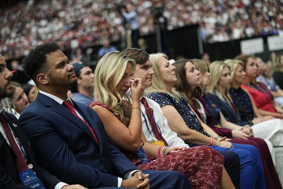 dara09 AP John Locher.jpg