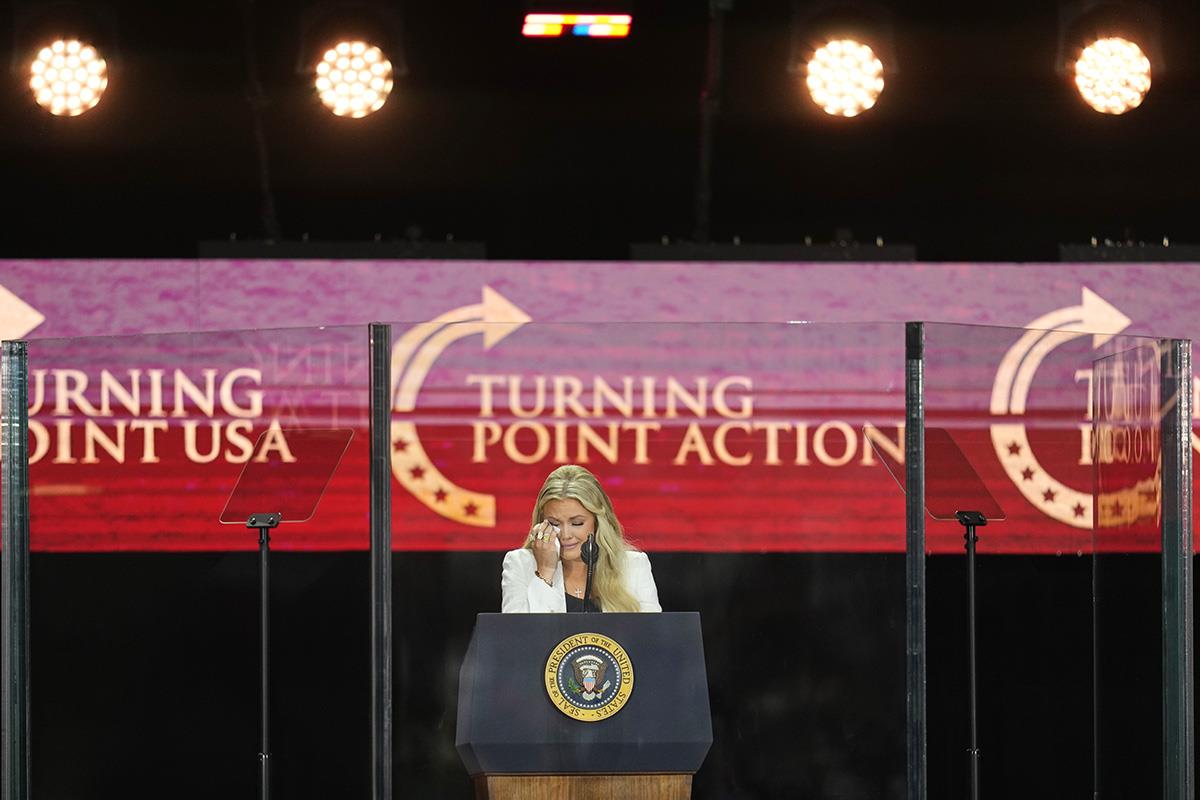 dara08 AP John Locher.jpg