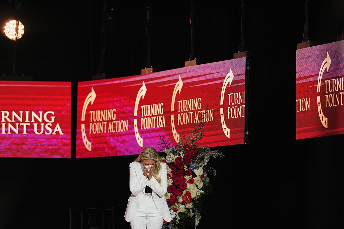 dara04 AP John Locher.jpg