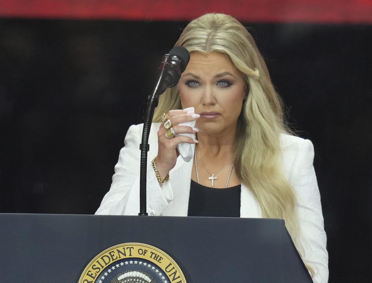 dara03 AP Ross D Franklin.jpg