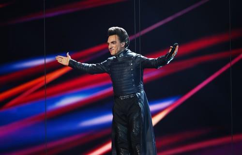 Slobodan Trkulja tokom nastupa na Interviziji 2025 u Rusiji