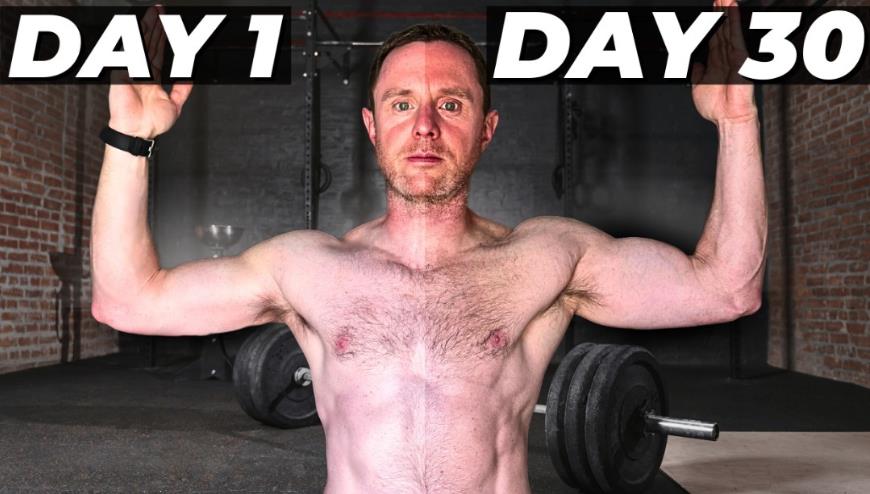 Džastin Dorf bez majice.jpg