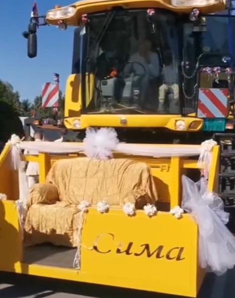 mladenci kombajn1.jpg