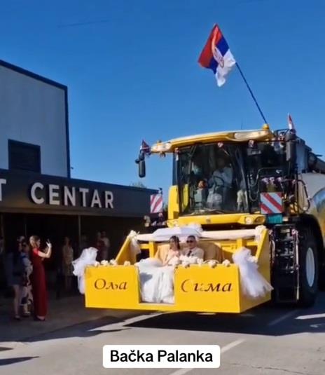 Mladenci kombajn.jpg