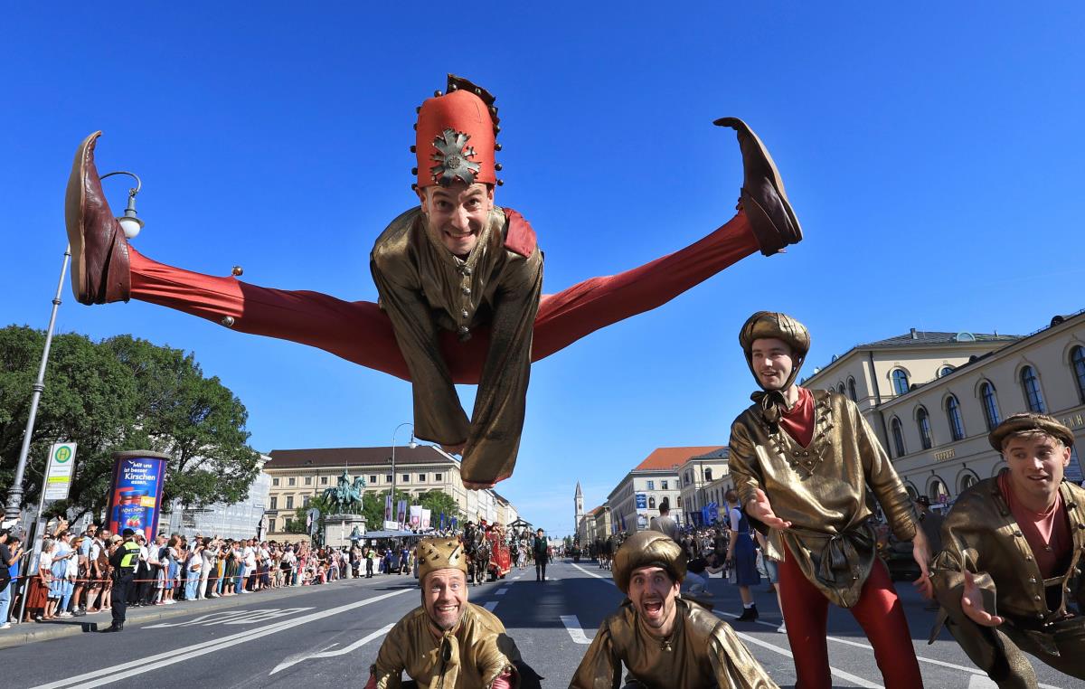 101 AP Karljosef Hildenbrand.jpg