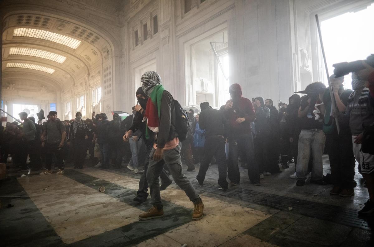 milan EPA Davide Canella.jpg