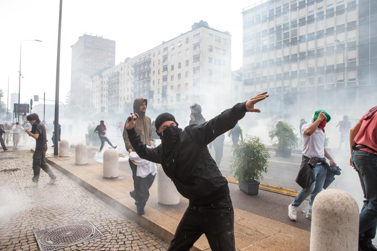 milan05 EPA Davide Canella.jpg