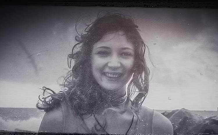 Merilin Beržeron na plaži, crno bela fotografija.jpg