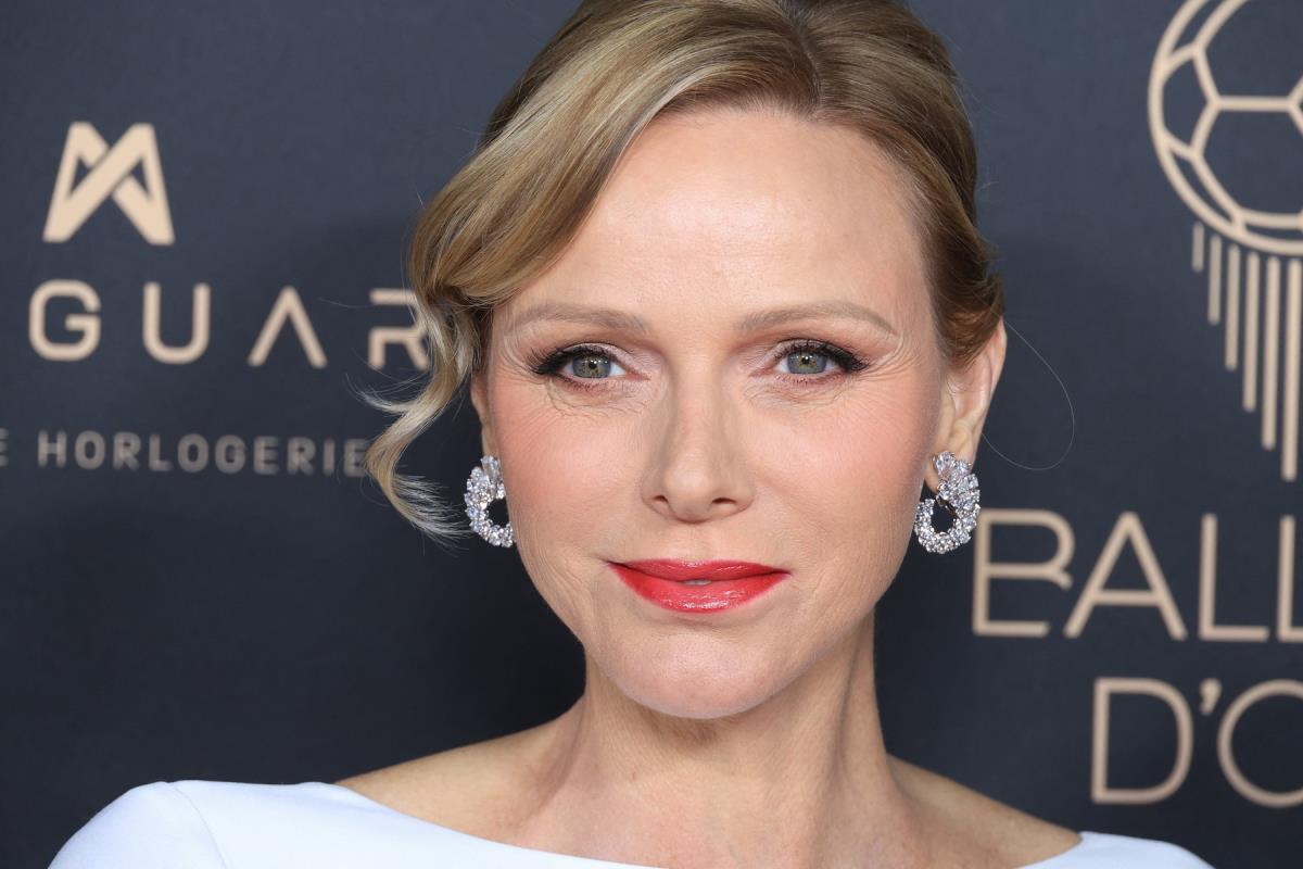 Princeza Šarlin od Monaka očarala je belim minimalističkim stilom