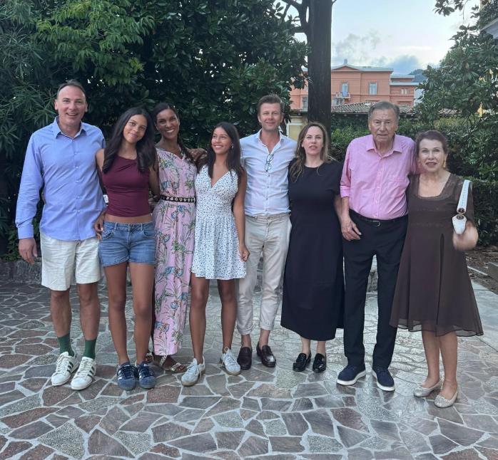 Mija Pilić i Nikola Pilić sa ćerkom Danijelom, sinom Nikom i njihovim porodicama