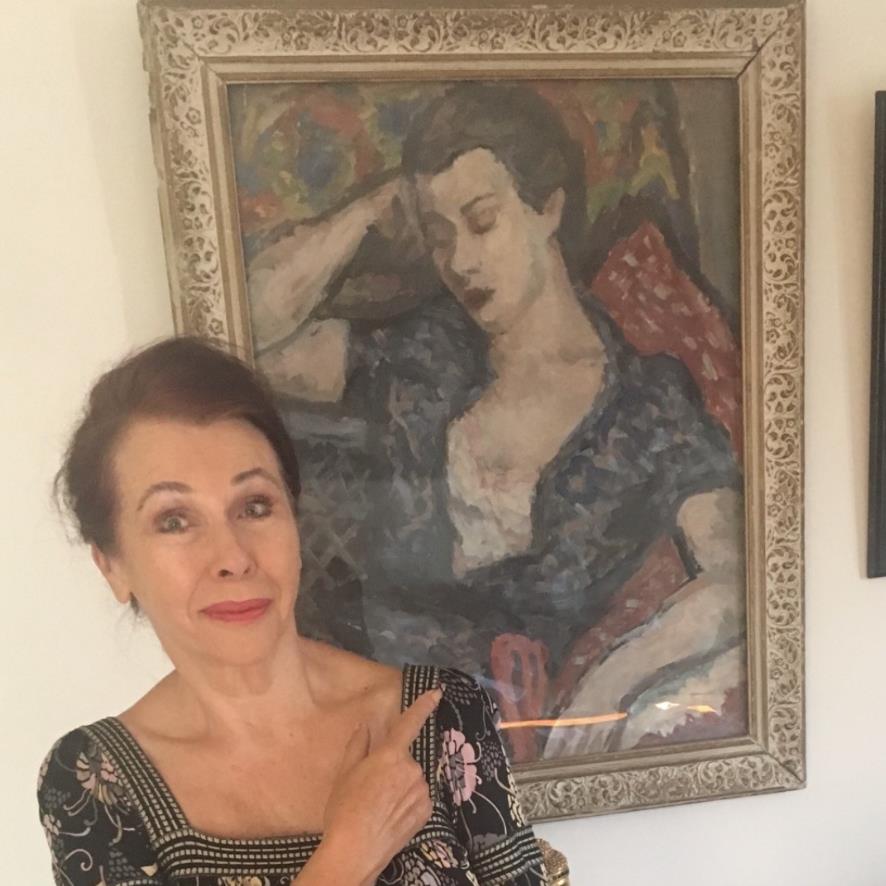 Mija Pilić pored portreta svoje majke koji je uradio slikar Milan Konjović