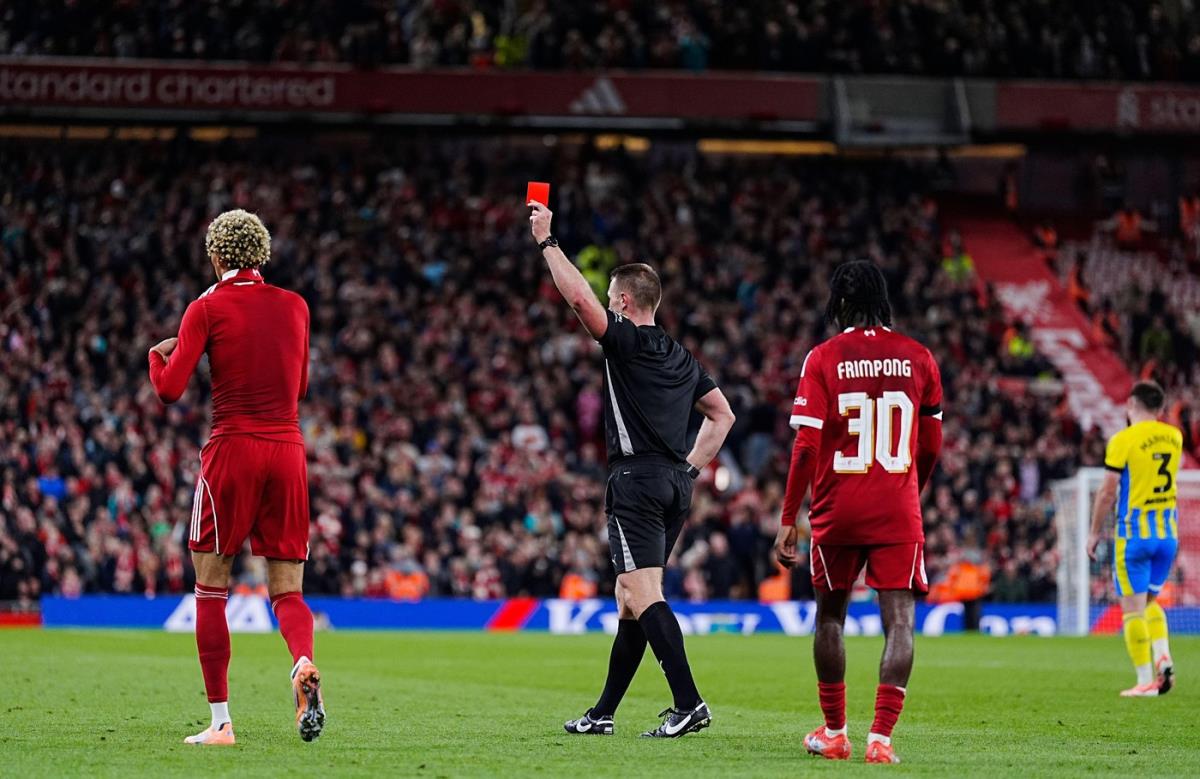 Ugo Ekitike dobio crveni karton