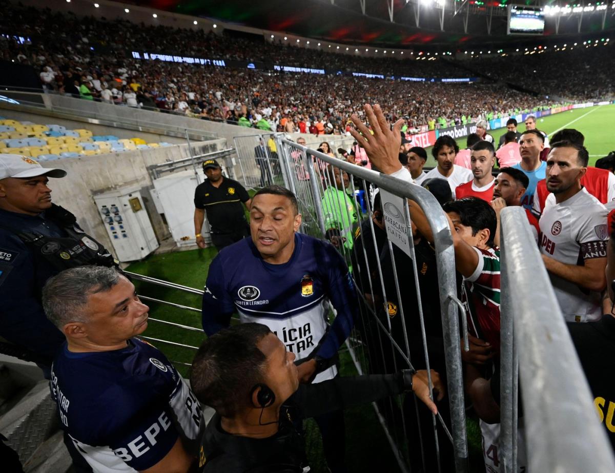 Tuča navijača na utakmici Fluminense - Lanus