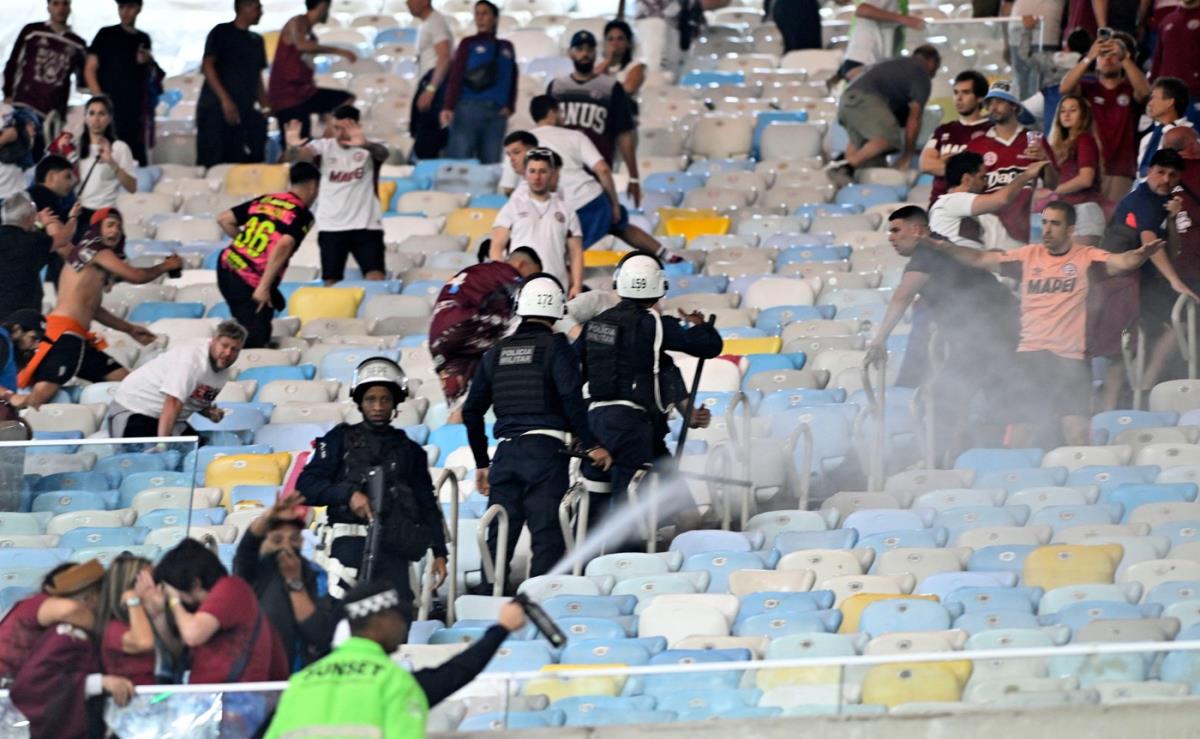 Tuča navijača na utakmici Fluminense - Lanus