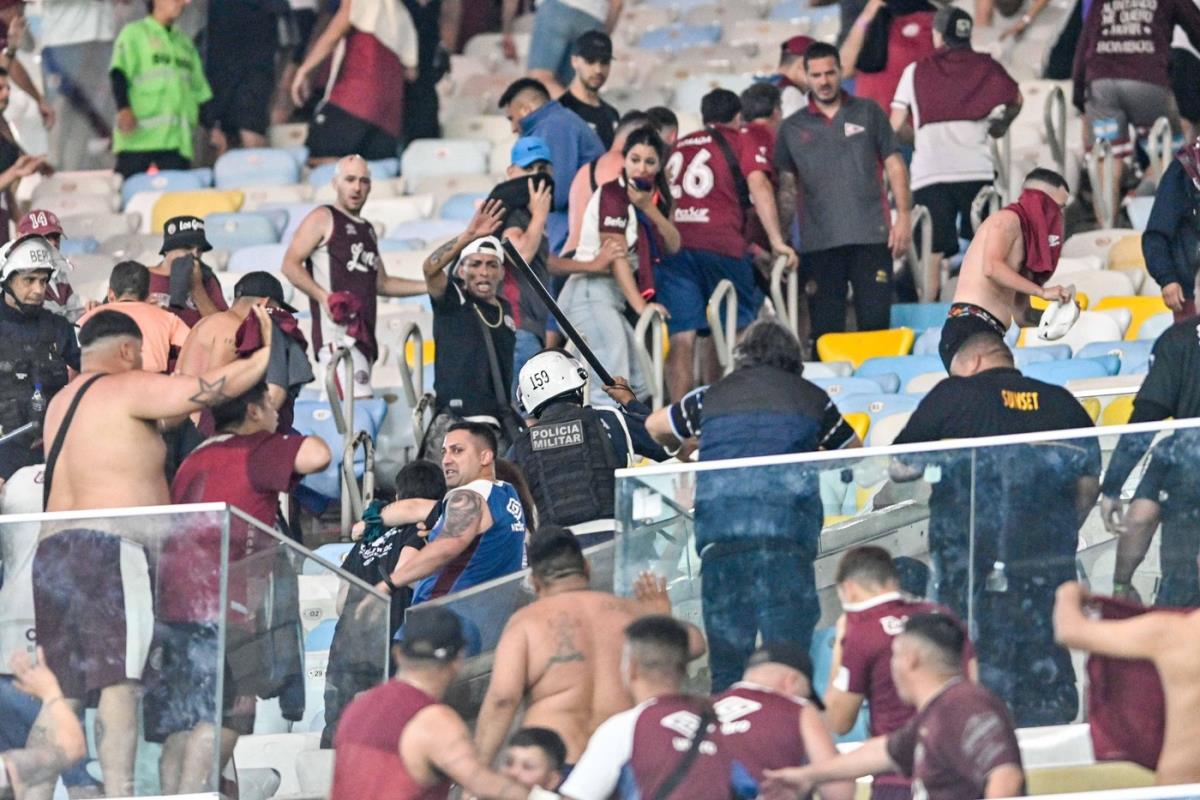Tuča navijača na utakmici Fluminense - Lanus