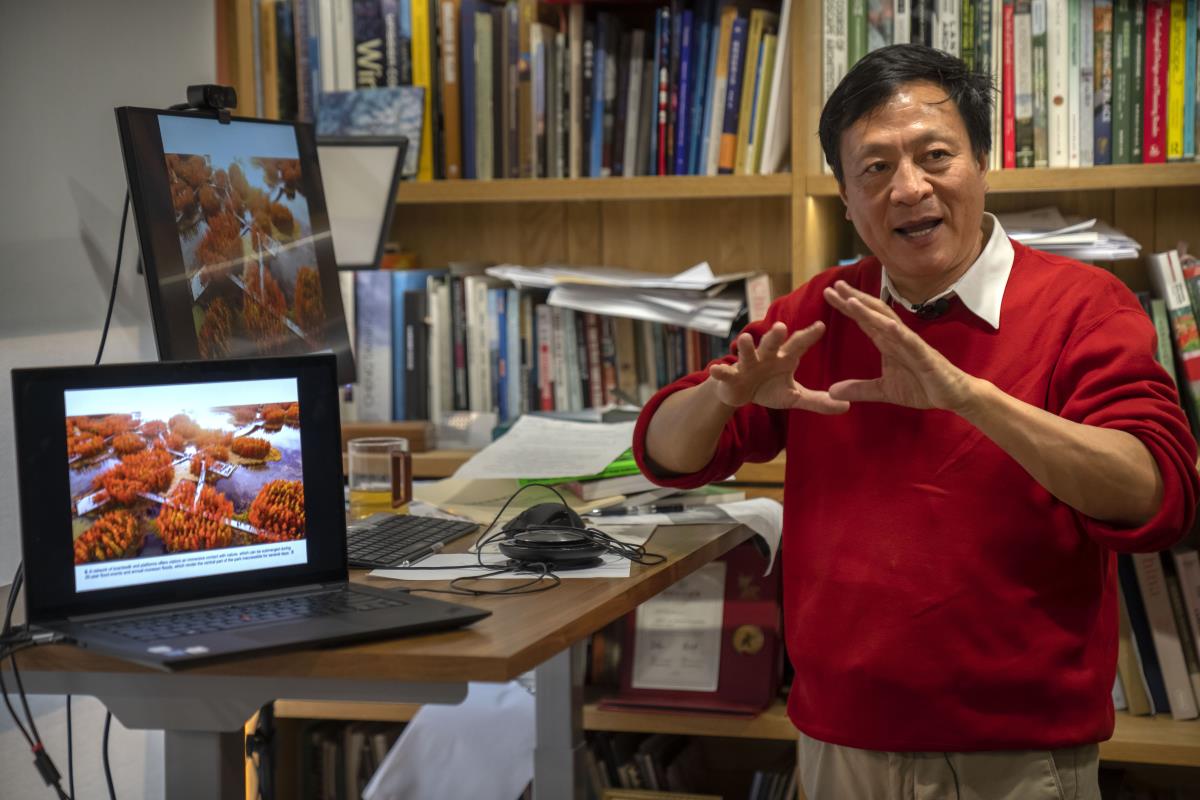 Kongjian Yu02 AP Mark Schiefelbein.jpg