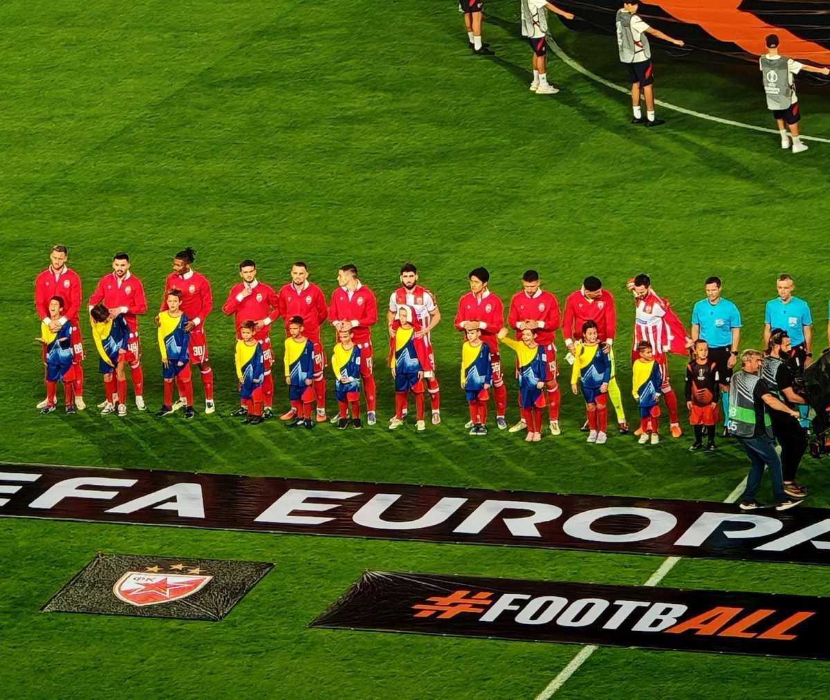 Tiknizjan i Ivanić dali jakne mališanima tokom pljuska