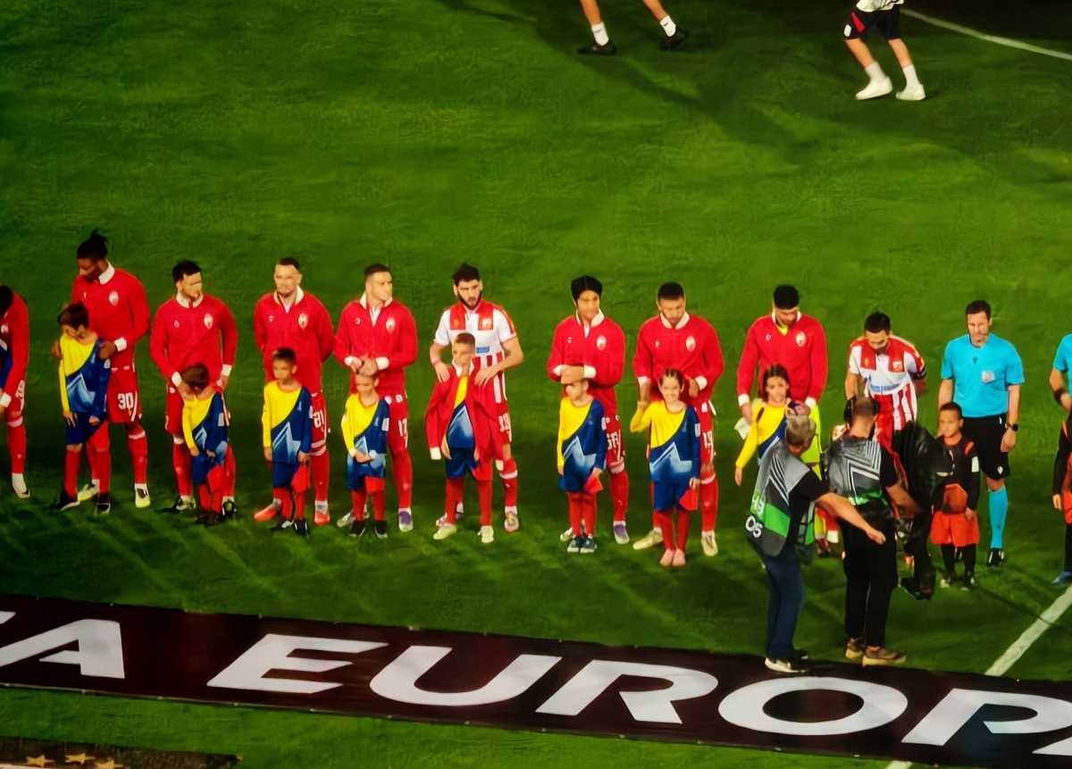 Tiknizjan i Ivanić dali jakne mališanima tokom pljuska