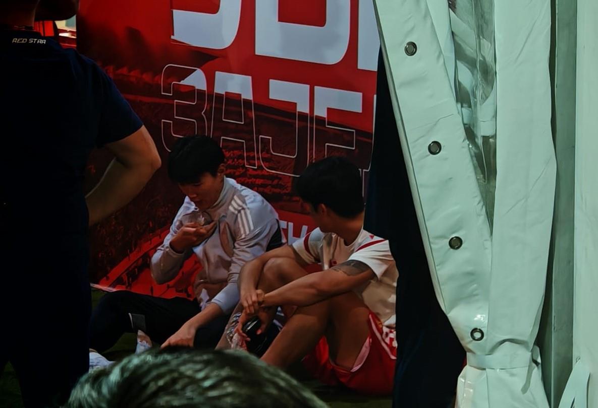 Jung Vu Seol sa fudbalerom Seltika posle utakmice