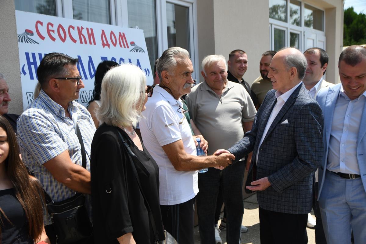 1- NASLOVNA, foto Dragan Gojic.JPG