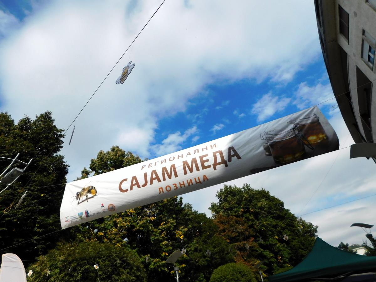 LOZNICA - Počeo Sajam meda.JPG