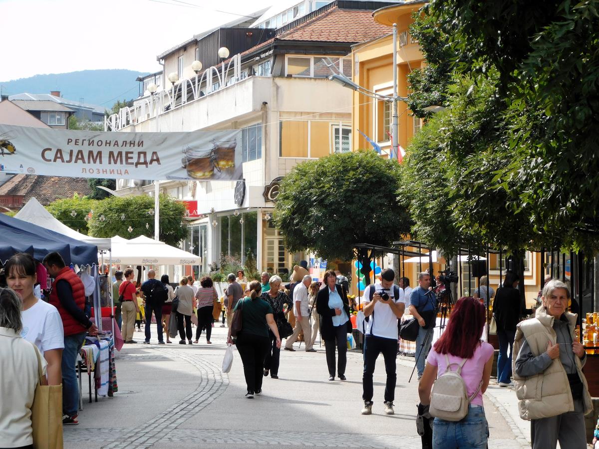 LOZNICA - Tri slatka dana.JPG