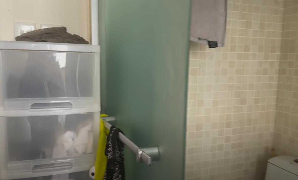 Ešli Kim pokazala stan od 9 kvadarata u Hong Kongu (6).png