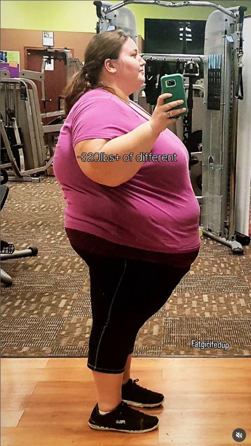 Leksi Rid u teretani snima selfi.jpg