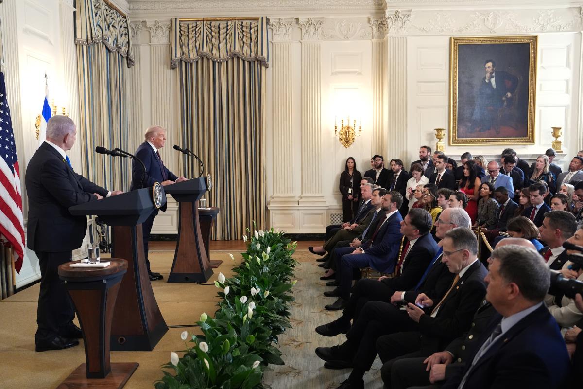 x01 AP Evan Vucci.jpg