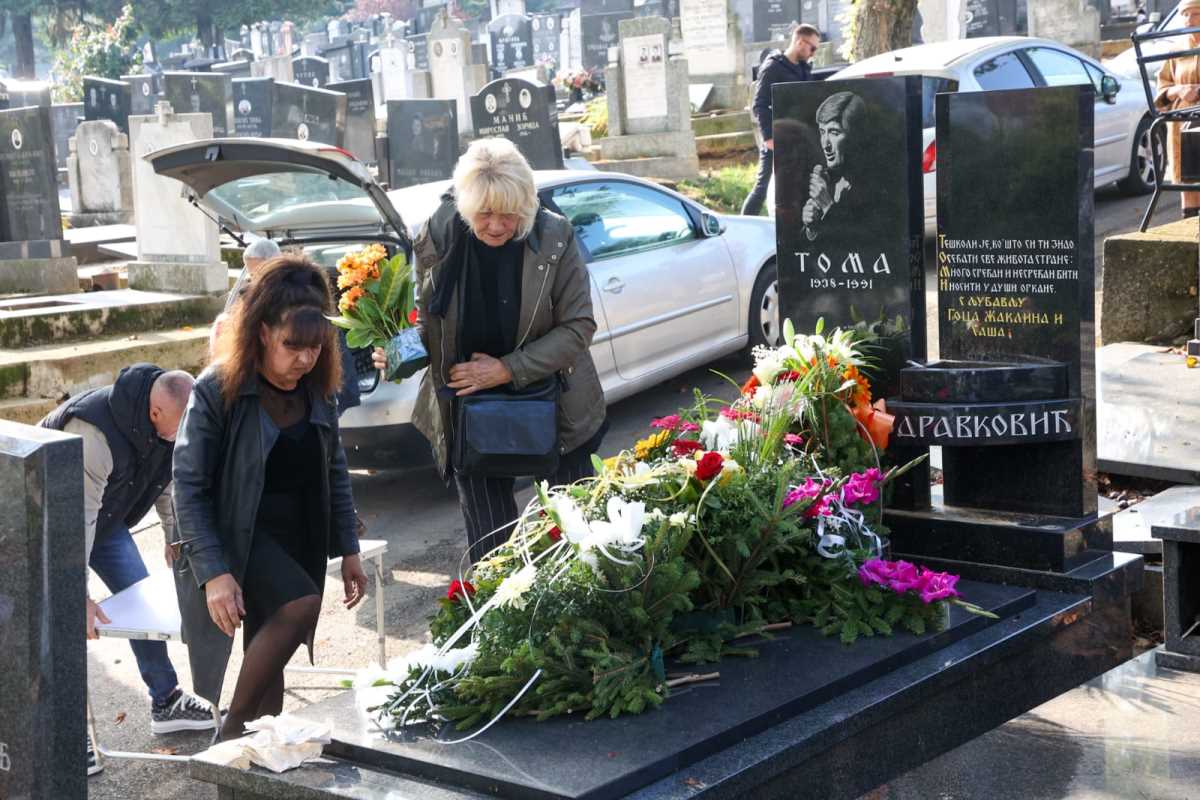 Pomen Tomi Zdravkoviću Toma Zdravković godišnjicaCentralno Groblje Goca i porodica (9).jpeg