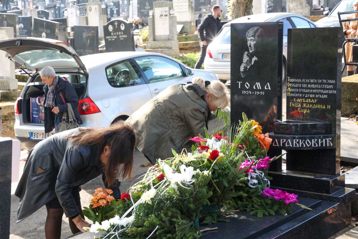 Pomen Tomi Zdravkoviću Toma Zdravković godišnjicaCentralno Groblje Goca i porodica (8).jpeg